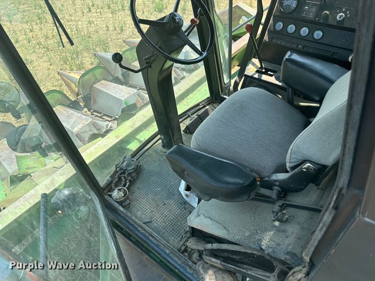 image for item DX3522 1980 John Deere  7720 combine