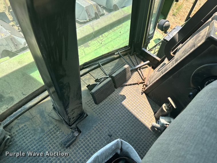 image for item DX3522 1980 John Deere  7720 combine