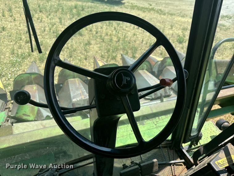 image for item DX3522 1980 John Deere  7720 combine