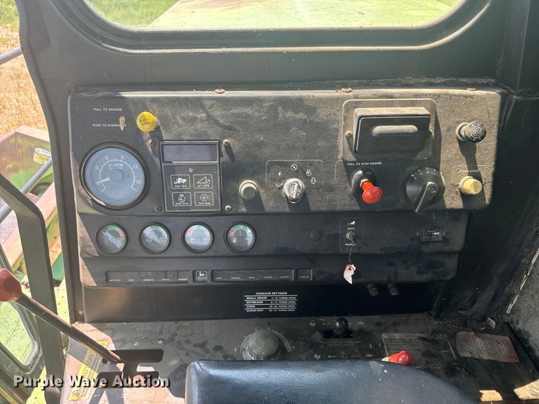 image for item DX3522 1980 John Deere  7720 combine