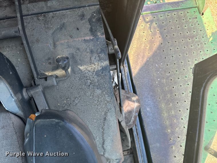 image for item DX3522 1980 John Deere  7720 combine