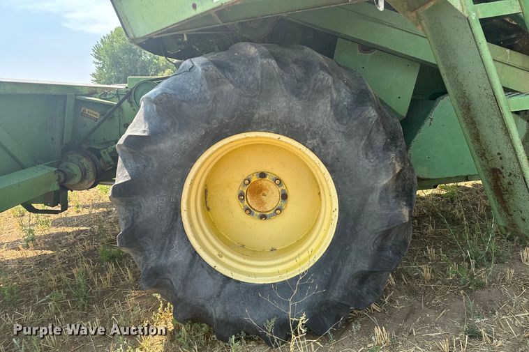 image for item DX3522 1980 John Deere  7720 combine