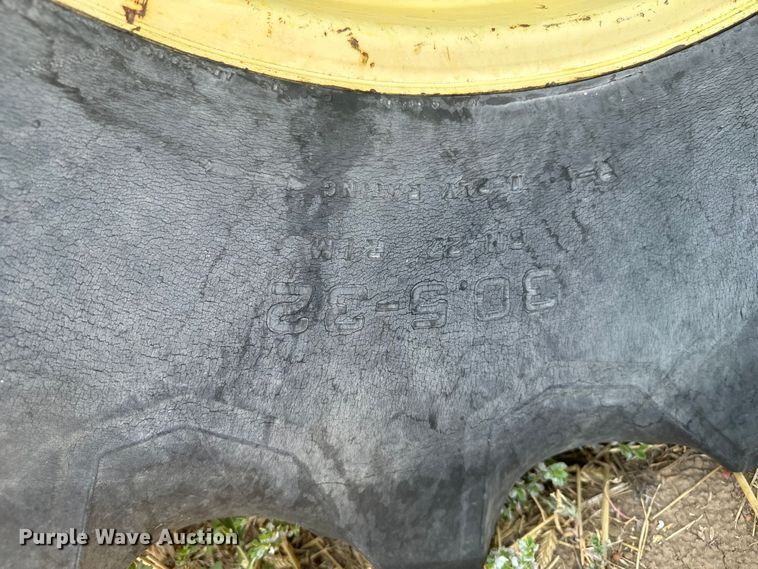 image for item DX3522 1980 John Deere  7720 combine