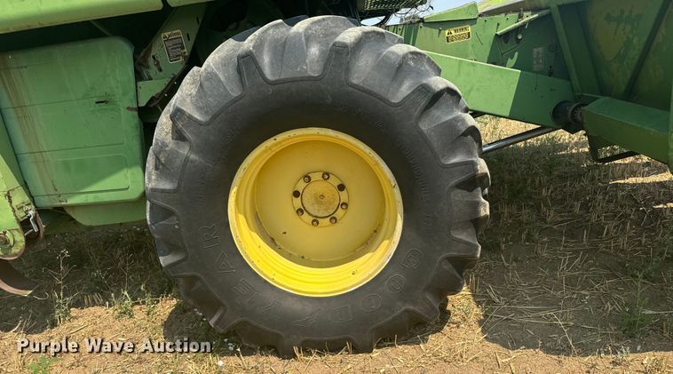 image for item DX3522 1980 John Deere  7720 combine