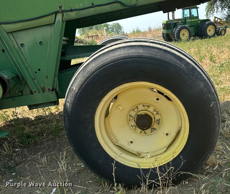 image for item DX3522 1980 John Deere  7720 combine