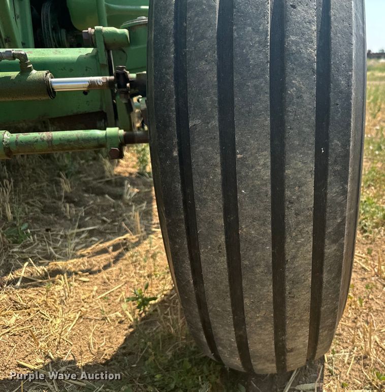 image for item DX3522 1980 John Deere  7720 combine