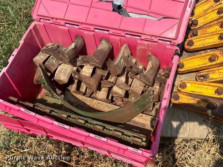 image for item DX3522 1980 John Deere  7720 combine