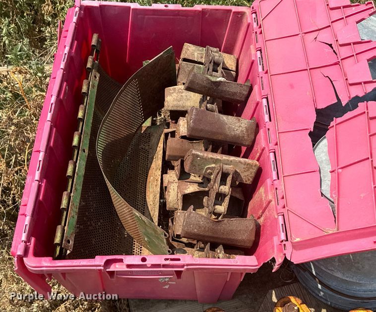 image for item DX3522 1980 John Deere  7720 combine