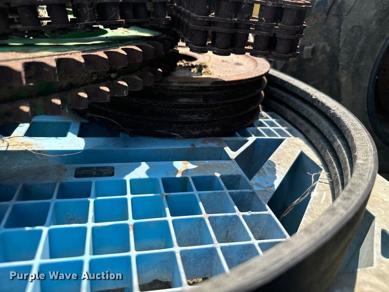 image for item DX3522 1980 John Deere  7720 combine