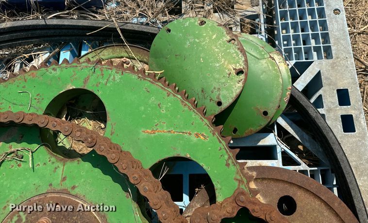 image for item DX3522 1980 John Deere  7720 combine