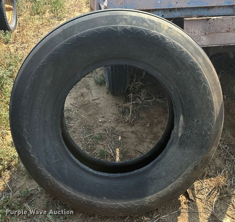 image for item DX3522 1980 John Deere  7720 combine