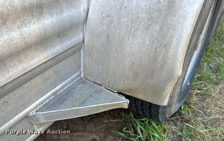 image for item EJ4442 2016 Lakota  C311 Charger Edition  horse trailer