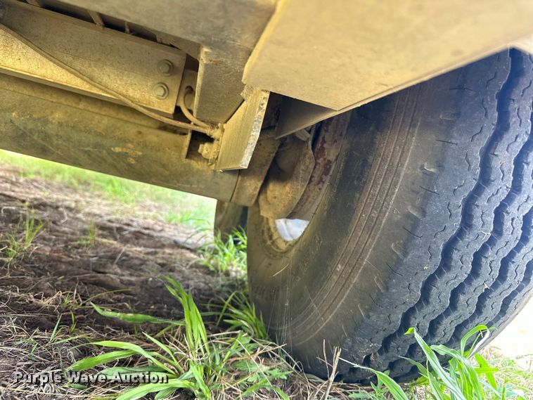 image for item EJ4442 2016 Lakota  C311 Charger Edition  horse trailer