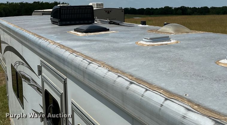 image for item EJ4442 2016 Lakota  C311 Charger Edition  horse trailer