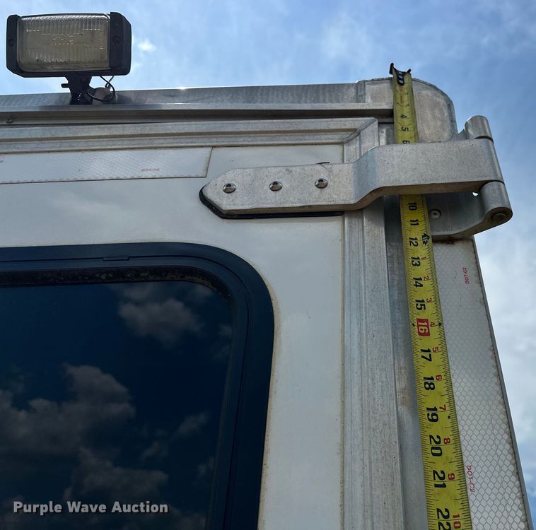 image for item EJ4442 2016 Lakota  C311 Charger Edition  horse trailer