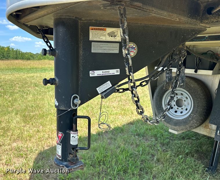 image for item EJ4442 2016 Lakota  C311 Charger Edition  horse trailer