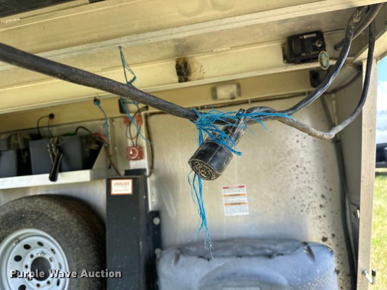 image for item EJ4442 2016 Lakota  C311 Charger Edition  horse trailer