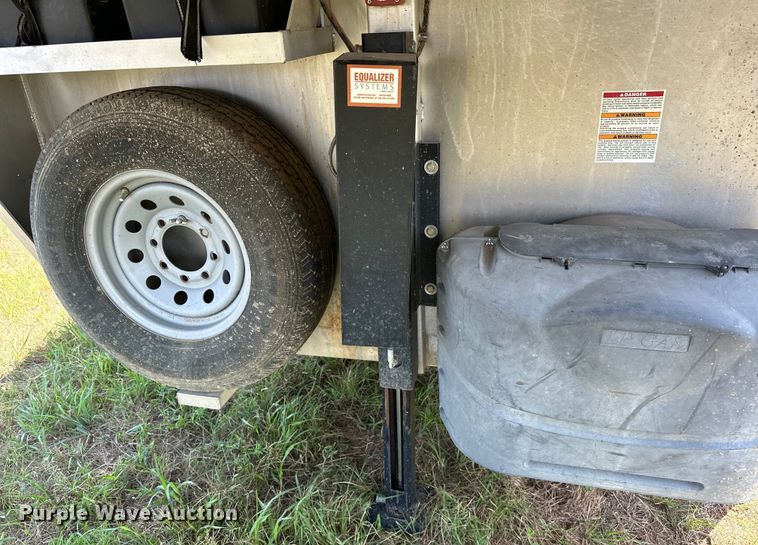 image for item EJ4442 2016 Lakota  C311 Charger Edition  horse trailer