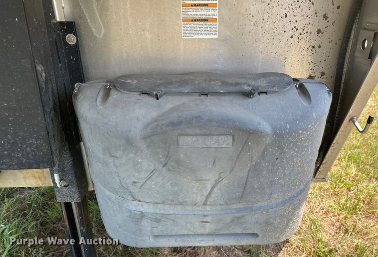 image for item EJ4442 2016 Lakota  C311 Charger Edition  horse trailer