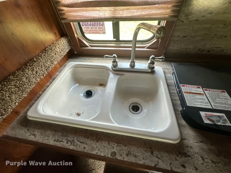 image for item EJ4442 2016 Lakota  C311 Charger Edition  horse trailer