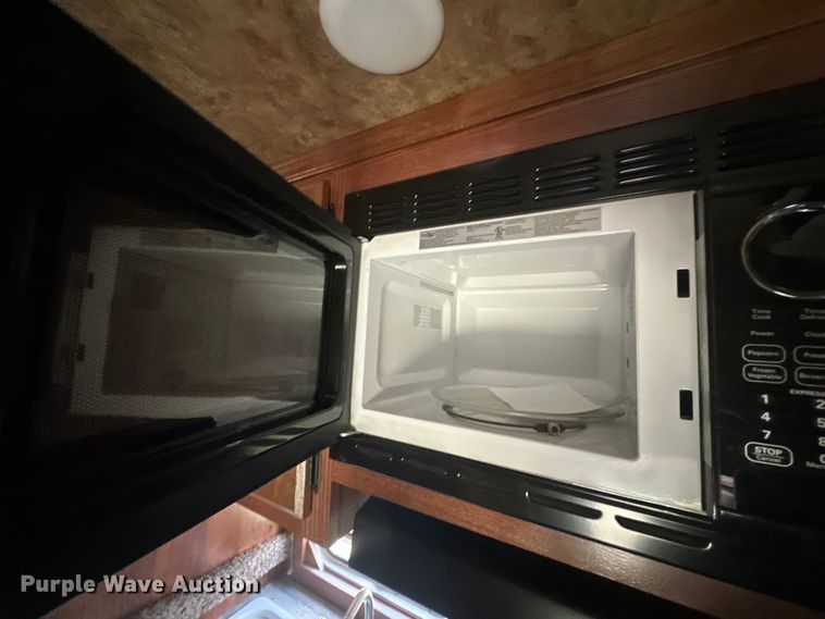 image for item EJ4442 2016 Lakota  C311 Charger Edition  horse trailer