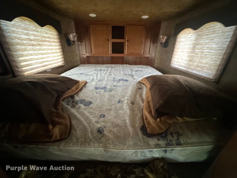 image for item EJ4442 2016 Lakota  C311 Charger Edition  horse trailer