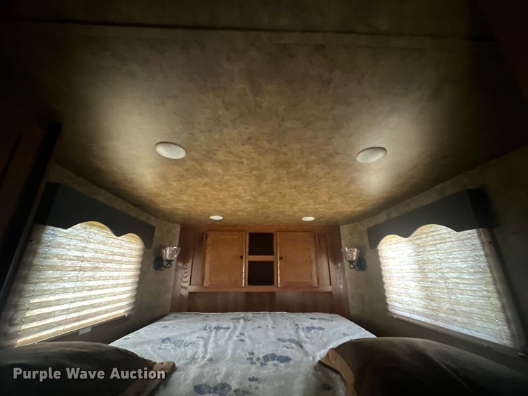 image for item EJ4442 2016 Lakota  C311 Charger Edition  horse trailer