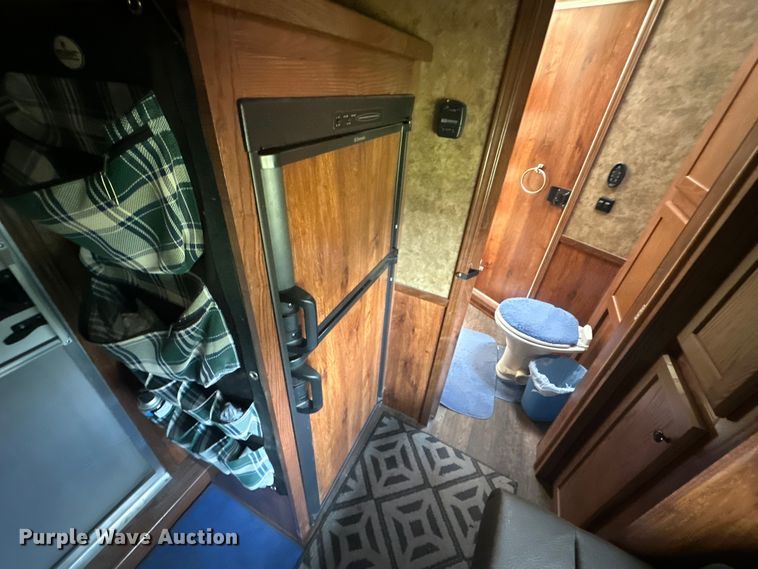 image for item EJ4442 2016 Lakota  C311 Charger Edition  horse trailer