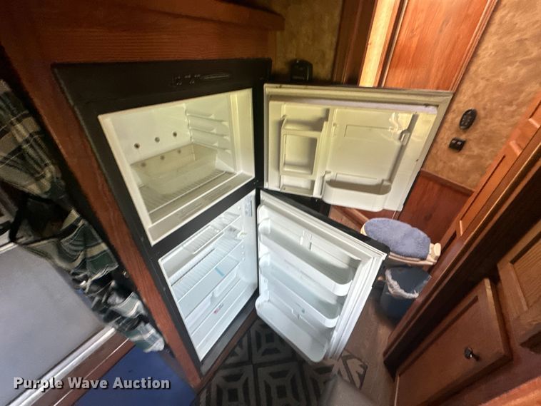 image for item EJ4442 2016 Lakota  C311 Charger Edition  horse trailer