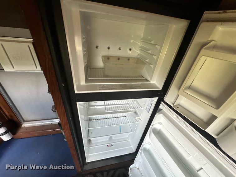 image for item EJ4442 2016 Lakota  C311 Charger Edition  horse trailer