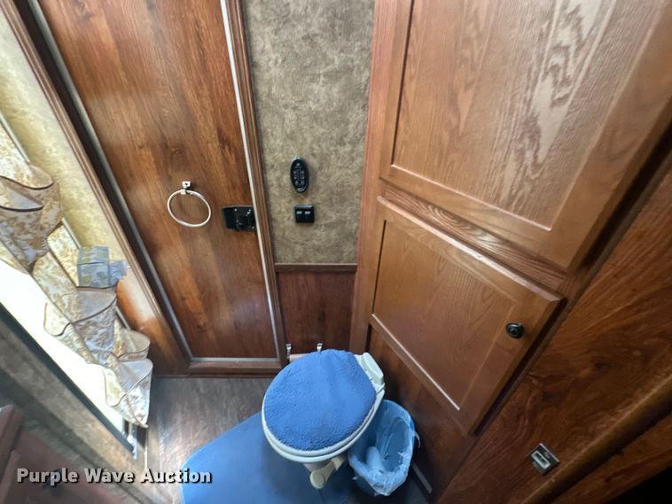 image for item EJ4442 2016 Lakota  C311 Charger Edition  horse trailer