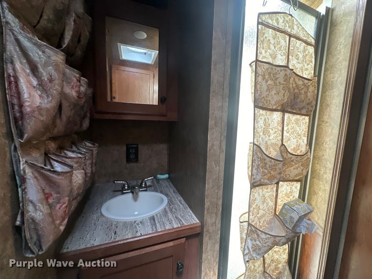 image for item EJ4442 2016 Lakota  C311 Charger Edition  horse trailer