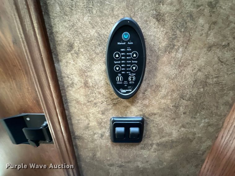 image for item EJ4442 2016 Lakota  C311 Charger Edition  horse trailer