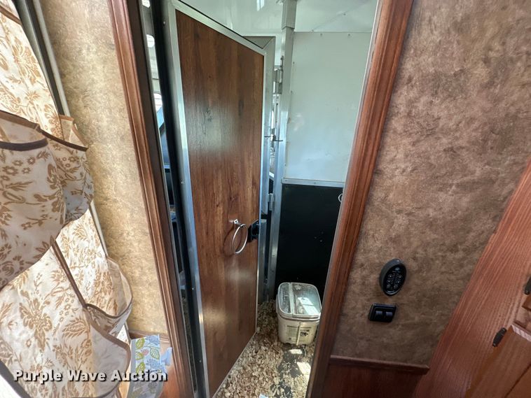 image for item EJ4442 2016 Lakota  C311 Charger Edition  horse trailer