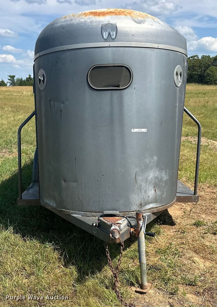 image for item EJ4446 1997 W-W livestock trailer
