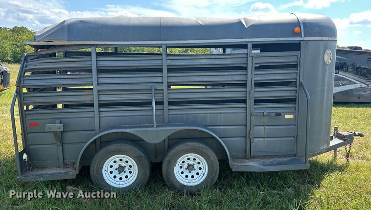 image for item EJ4446 1997 W-W livestock trailer