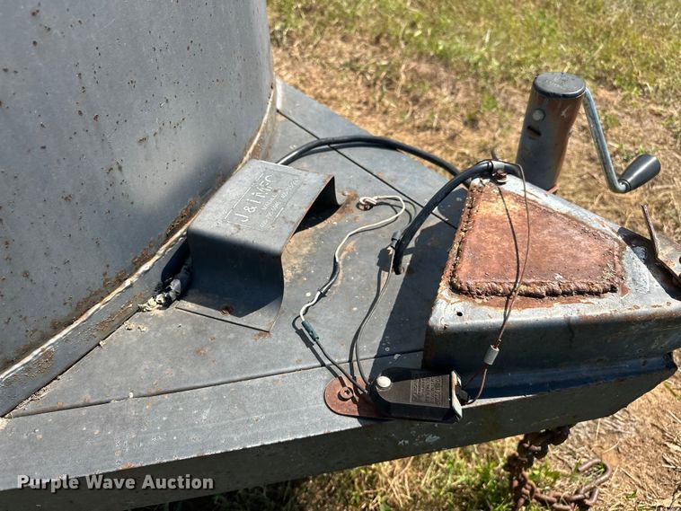 image for item EJ4446 1997 W-W livestock trailer