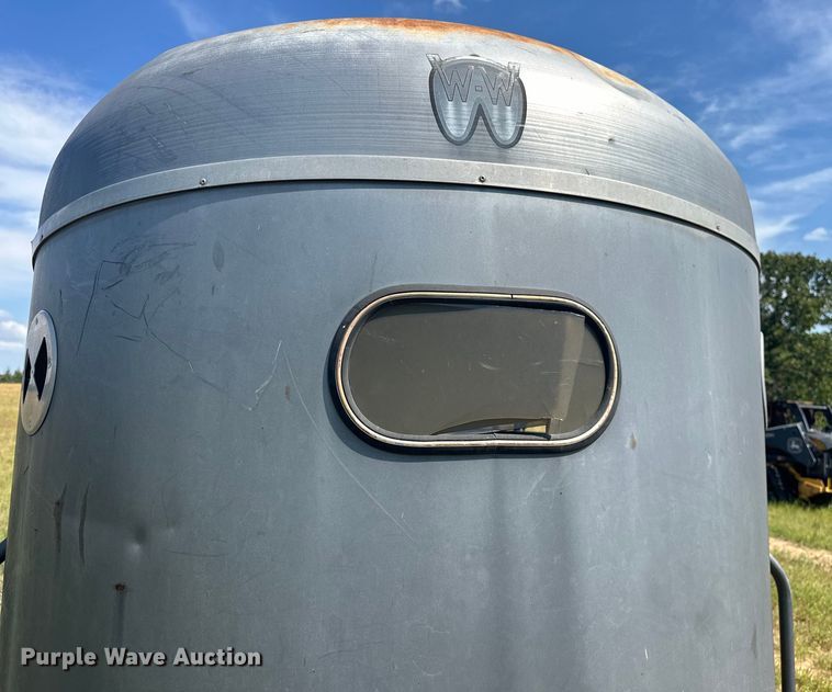 image for item EJ4446 1997 W-W livestock trailer