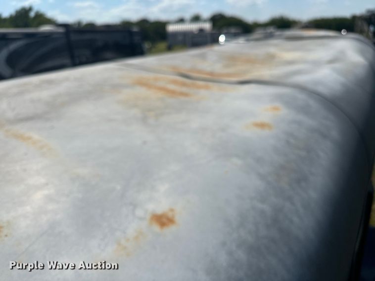 image for item EJ4446 1997 W-W livestock trailer