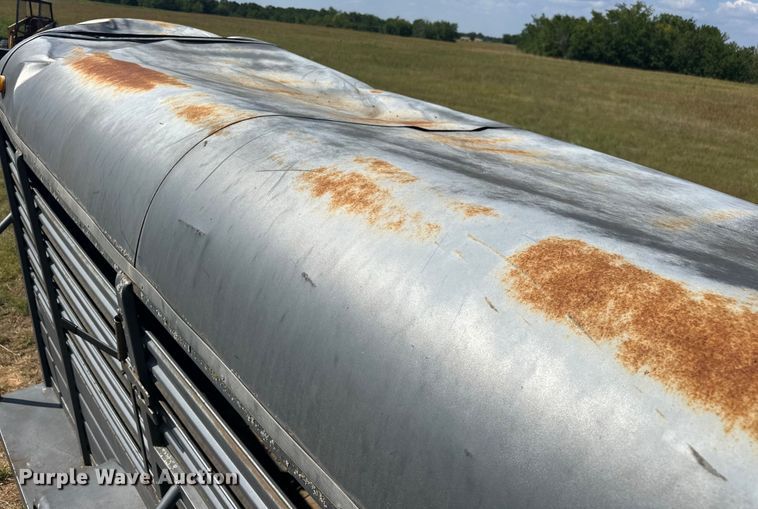 image for item EJ4446 1997 W-W livestock trailer