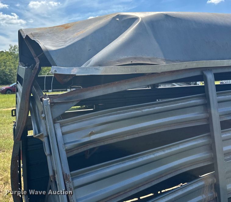 image for item EJ4446 1997 W-W livestock trailer