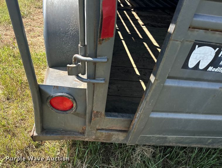 image for item EJ4446 1997 W-W livestock trailer