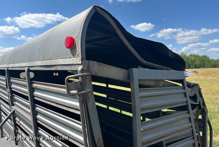 image for item EJ4446 1997 W-W livestock trailer