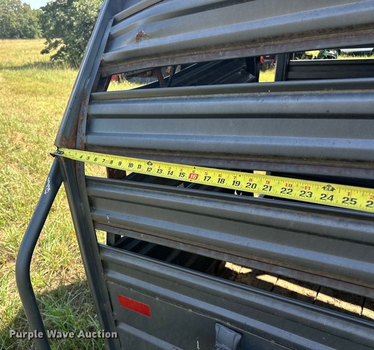 image for item EJ4446 1997 W-W livestock trailer