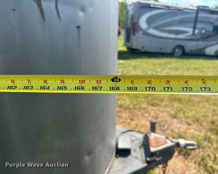 image for item EJ4446 1997 W-W livestock trailer