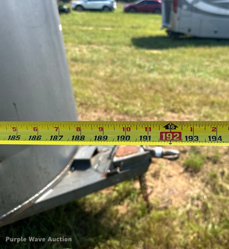 image for item EJ4446 1997 W-W livestock trailer