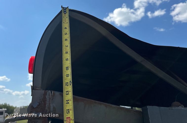 image for item EJ4446 1997 W-W livestock trailer