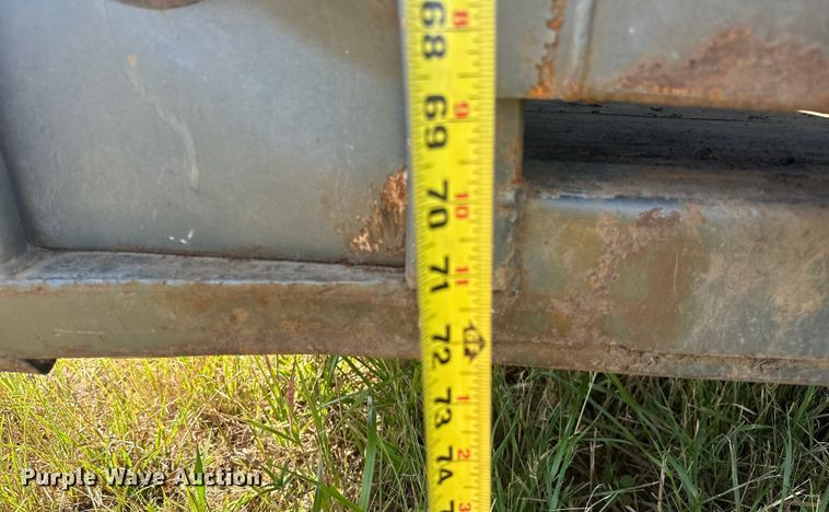 image for item EJ4446 1997 W-W livestock trailer