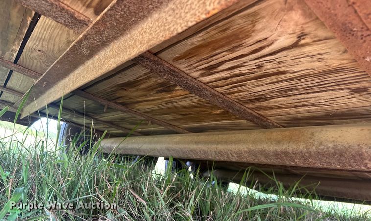 image for item EJ4446 1997 W-W livestock trailer