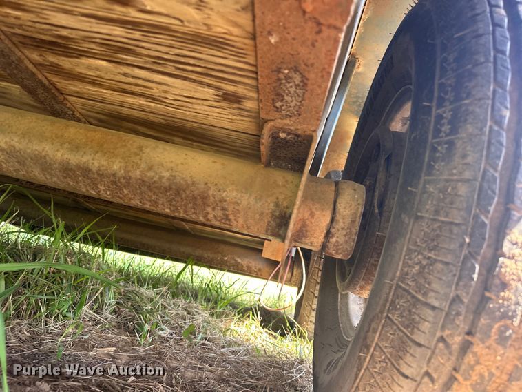 image for item EJ4446 1997 W-W livestock trailer